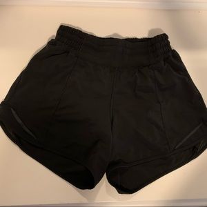 lululemon hotty hot black shorts low rise 4”